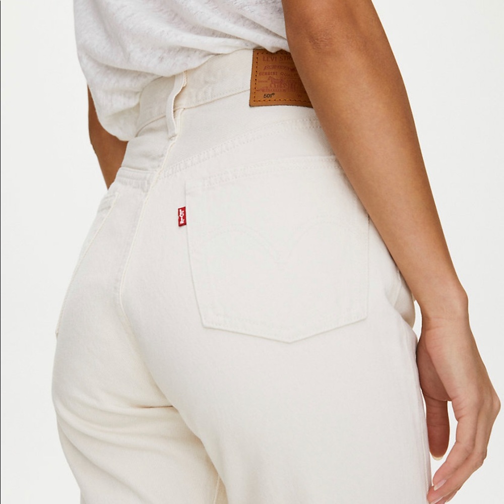 Aritzia 
Levi's
501 Crop jeans